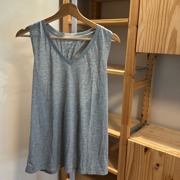 Old Navy Active Twist Back Tank - Picture 1 of 3